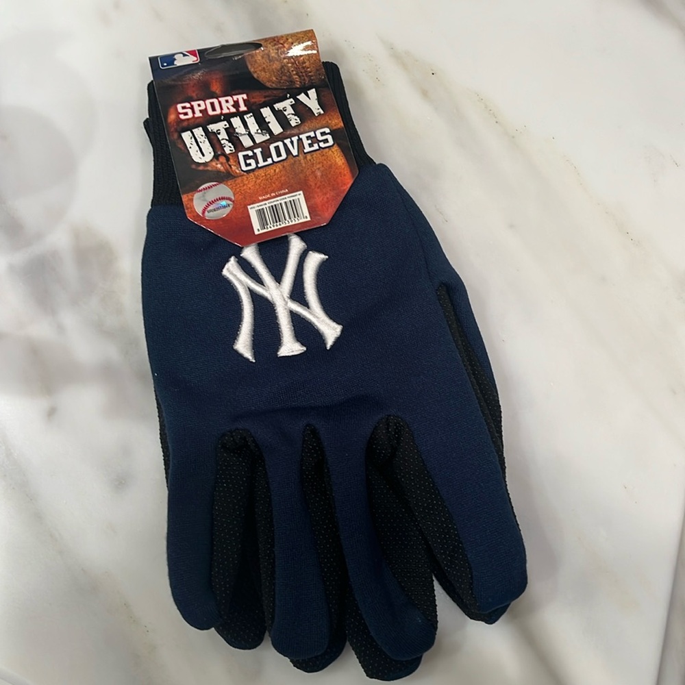 NY Yankees Utility Gloves